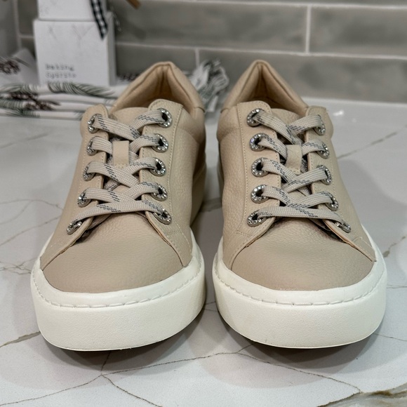 Vaneli Ysenia. Women’s Size 10. Color cream. - Picture 3 of 12